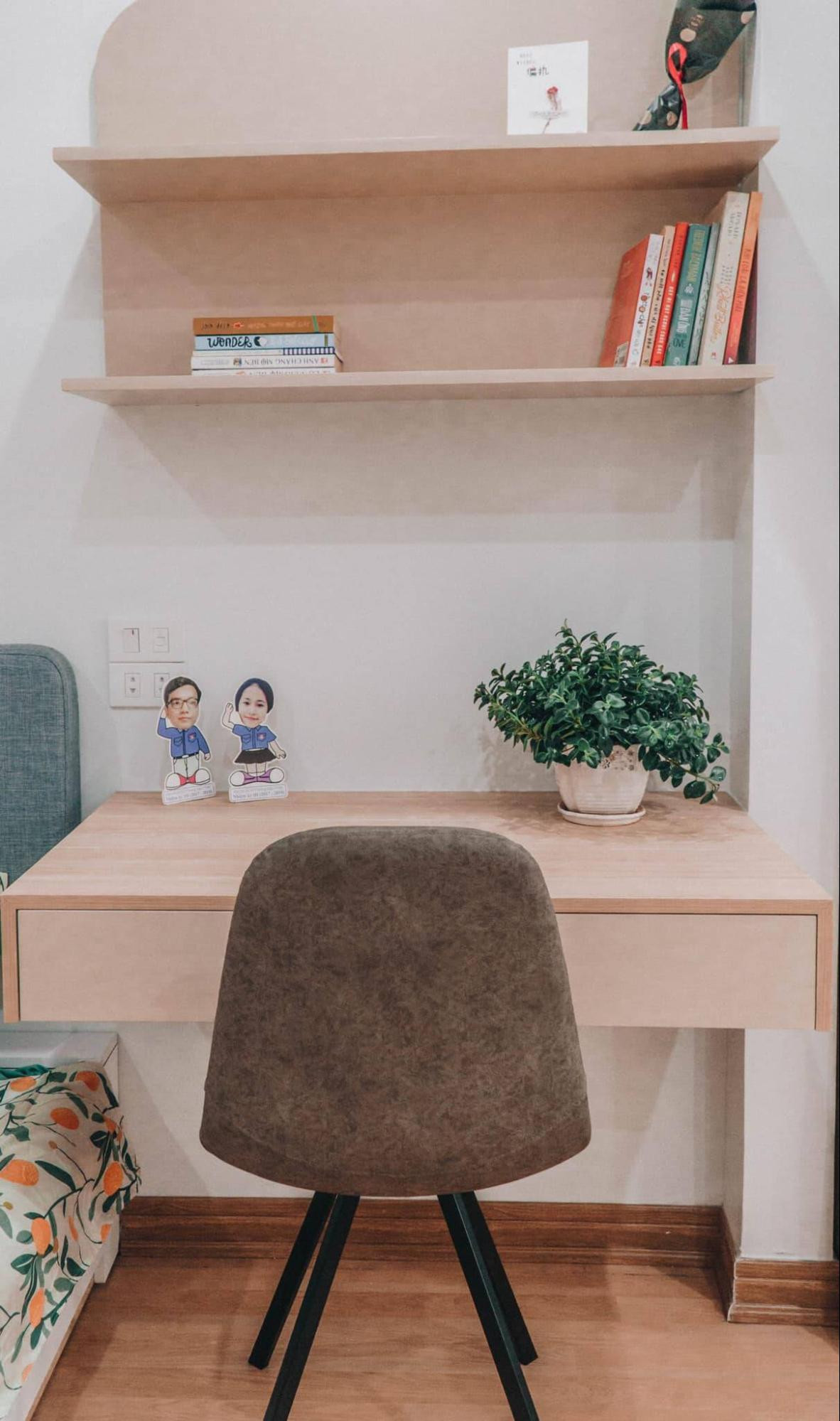 Bàn làm việc gắn tường, tiết kiệm diện tích