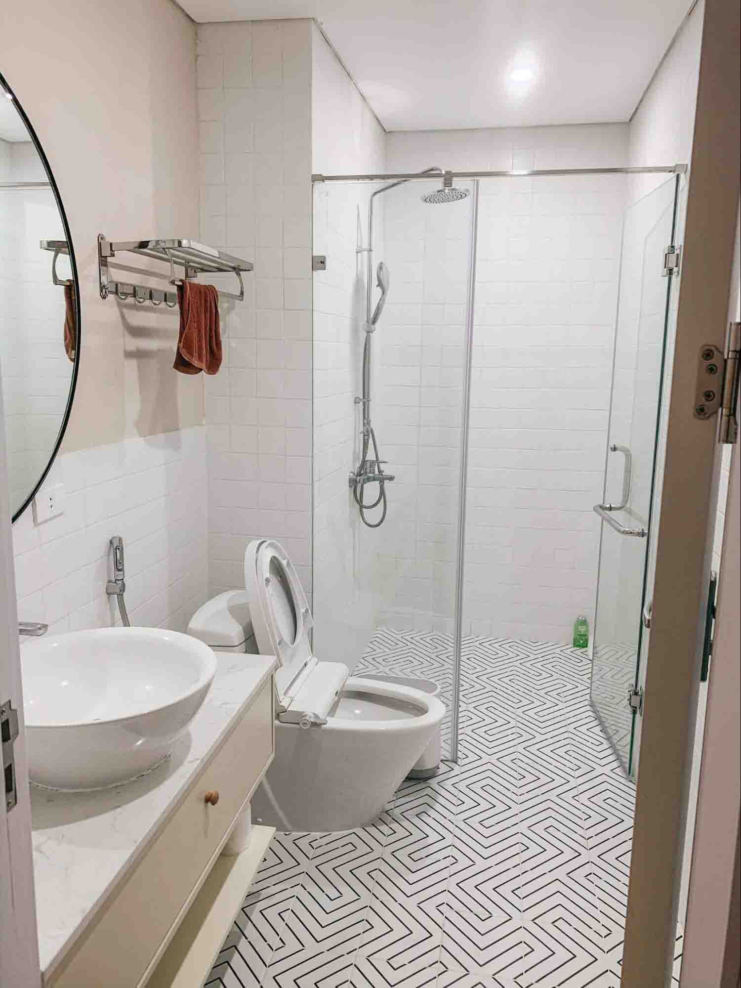 Phòng vệ sinh phụ nhỏ gọn, hiện đại