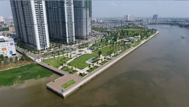 Công viên Vinhomes Central Park trải dài hơn 1km dọc sông Sài Gòn