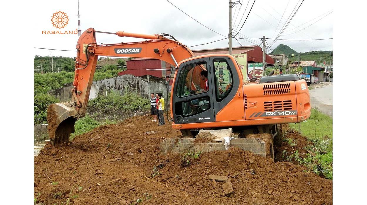 Đưa đất chưa sử dụng vào sử dụng theo kế hoạch của cơ quan có thẩm quyền