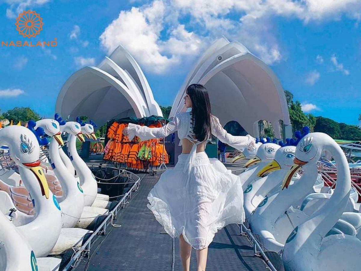 Không gian cứ ngỡ như đang ở "Trời Tây" tại khu du lịch Bửu Long