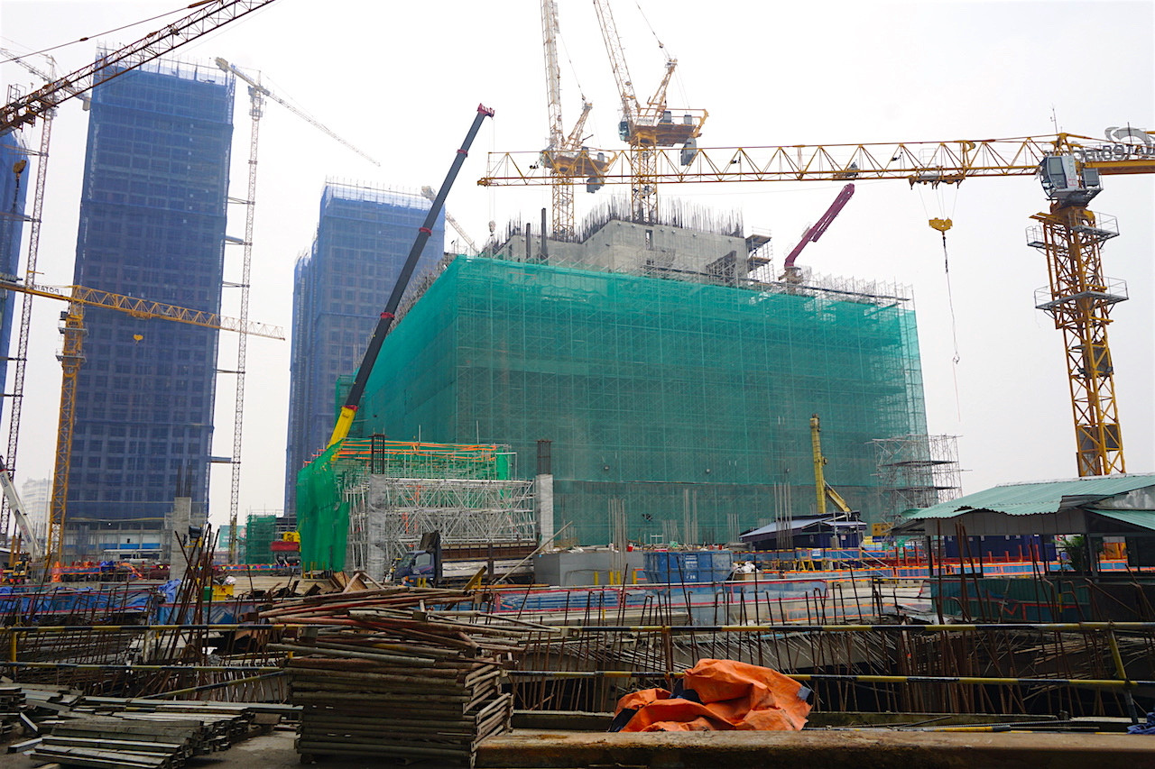 Toà tháp Landmark 81, trái tim dự án Vinhomes Central Park đang thi công